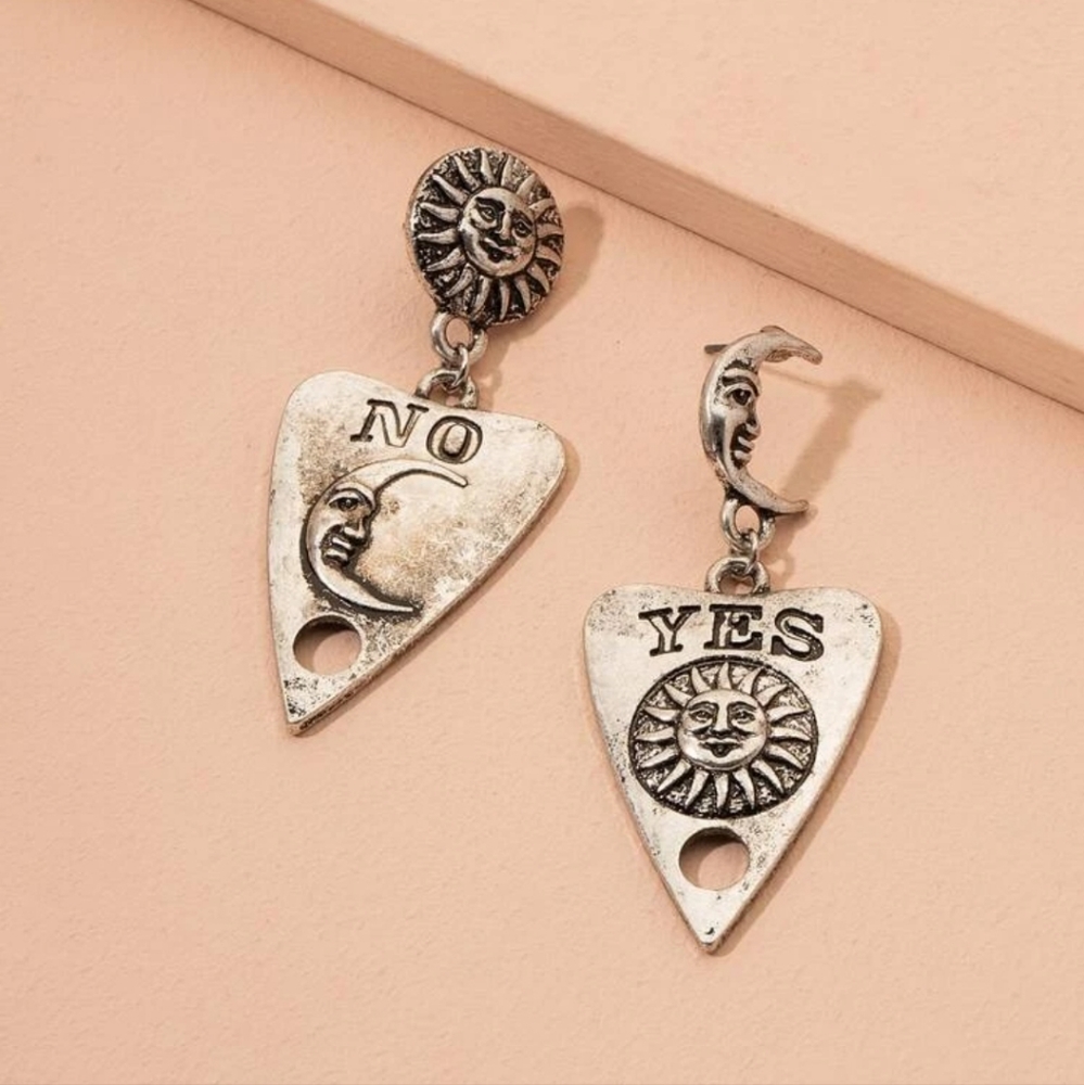 💥LAST ONE💥Large Ouija Planchette Sun & Moon Vintage Style Dangle Earrings - Picture 1 of 5